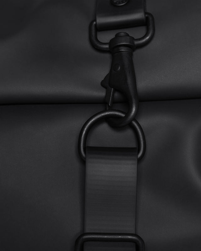 MOCHILA ENROLLABLE NEGRA