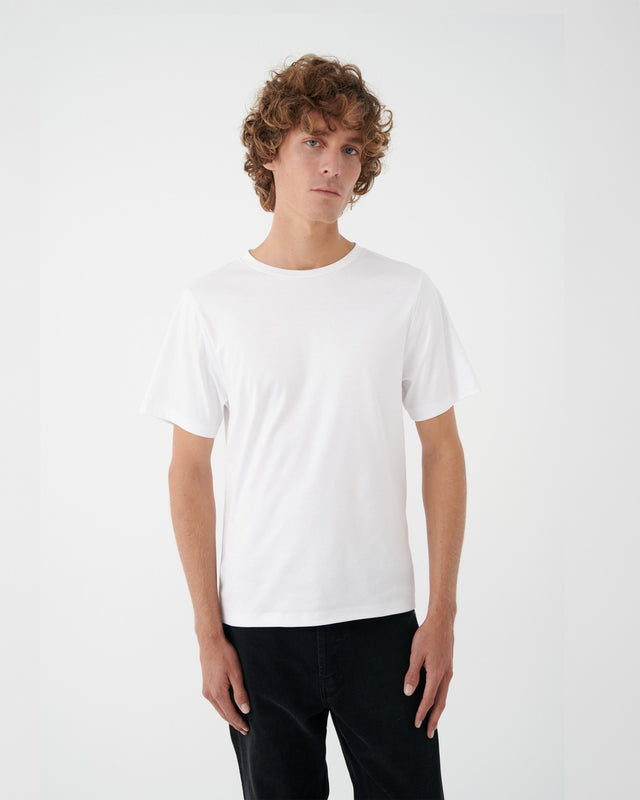 CAMISETA DE ALGODON PREMIUM CON CUELLO REDONDO BLANCA
