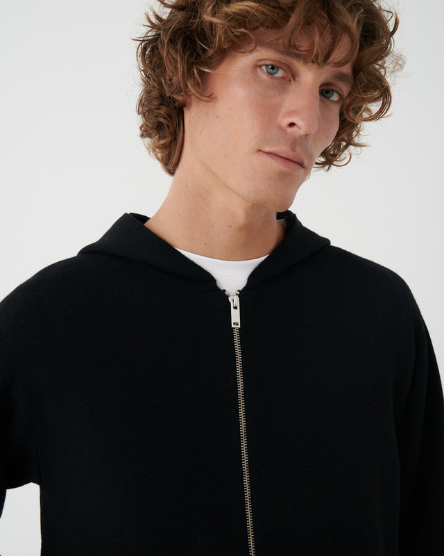 CHAQUETA DE PUNTO CON CAPUCHA NEGRO