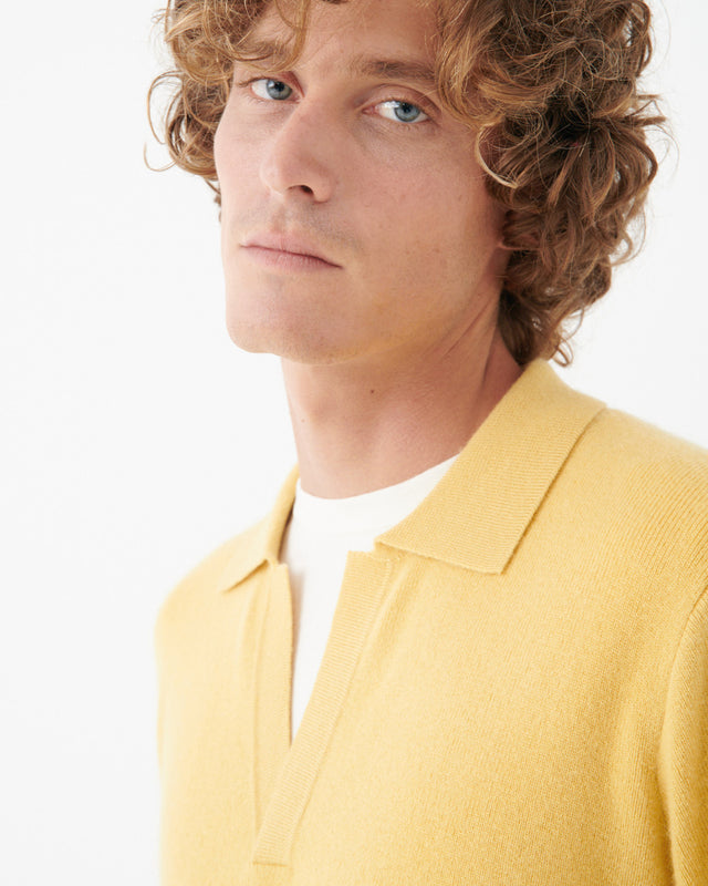 JERSEY DE POLO MOSTAZA