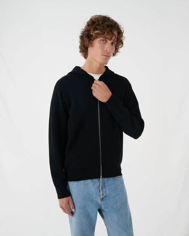 CHAQUETA DE PUNTO CON CAPUCHA NEGRO