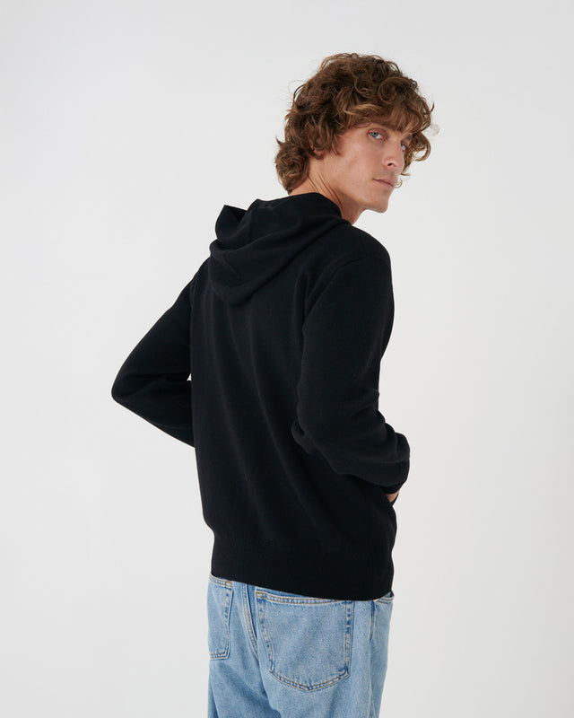 CHAQUETA DE PUNTO CON CAPUCHA NEGRO