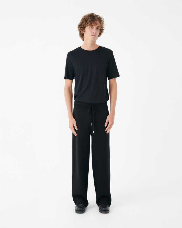 PANTALONES DE PUNTO NEGRO